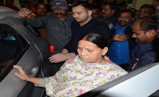 राबड़ी-तेजस्वी के धरने पर बैठने का असर, राजद के 5 सदस्यों का निलंबन रद्द