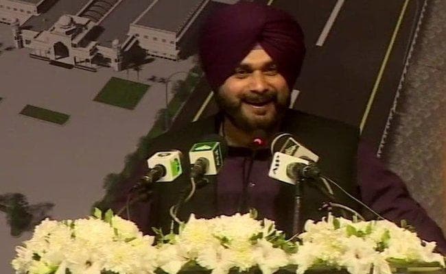 करतारपुर गलियारा समारोह में बोले सिद्धू : भारत-पाक के बीच शांति बहाल होनी चाहिए