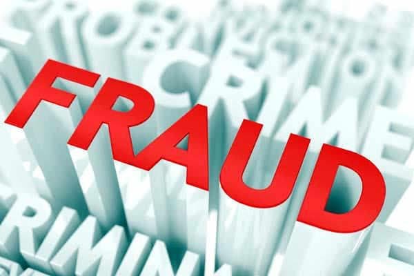 एलआइसी पदाधिकारी ने लाखों ठगे, हंगामा