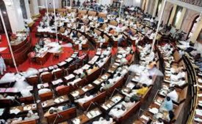 दूसरे दिन भी सबरीमाला विवाद की भेंट चढ़ा केरल विधानसभा सत्र, अध्यक्ष के सामने काला बैनर लेकर विपक्ष का हंगामा