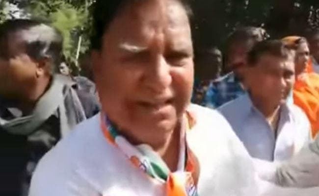 कांग्रेस नेता को नाक रगड़वाने वाले युवकों को दी गयी ये सजा