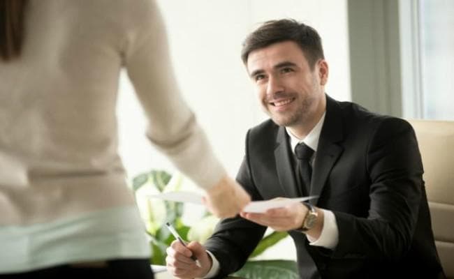 MeToo के बाद 80% पुरुष कार्यस्थल पर महिलाओं से बातचीत में बरत रहे सावधानी