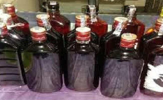 छापेमारी में भारी मात्रा में अवैध देसी शराब जब्त, एक गिरफ्तार