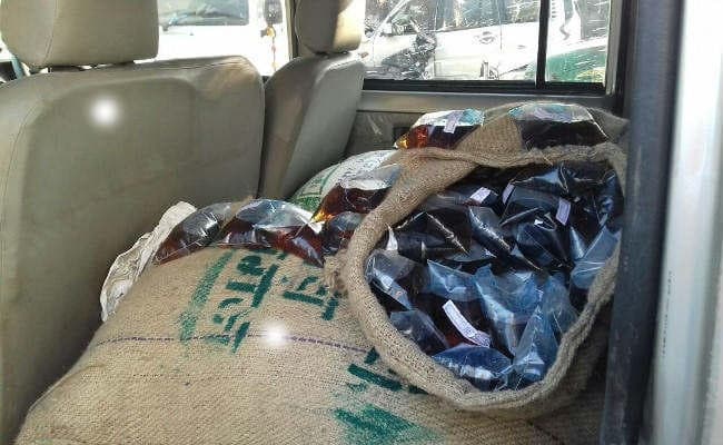 नदिया के विभिन्न इलाकों में फैला है पाउच बिक्री का कारोबार