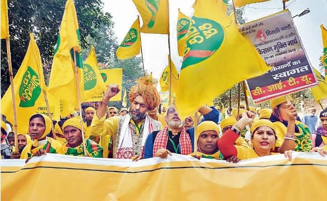 कर्ज माफी को लेकर दिल्ली में जुटे हजारों किसान, लगे नारे-  ‘अयोध्या नहीं, कर्ज माफी चाहिए’