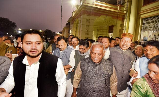 पटना : विपक्षी नेताओं ने किया राजभवन मार्च, राज्यपाल से सरकार को बर्खास्त करने की मांग