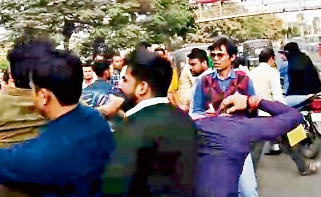 पटना : छात्र संघ अध्यक्ष दिव्यांशु पर हमला, घायल