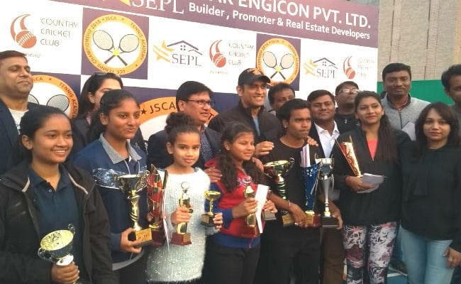 क्रिकेट के बाद टेनिस में भी धौनी का जलवा, मेंन्‍स डब्‍लस में जीता खिताब