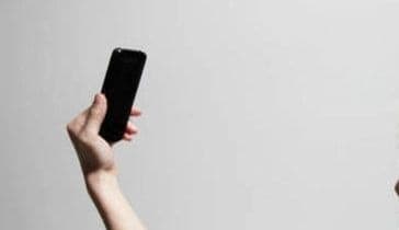 Selfie Banned : भूलकर भी यहां मत लेना सेल्फी, नहीं तो पड़ेंगे पुलिस के डंडे और साथ  में होगी कार्रवाई