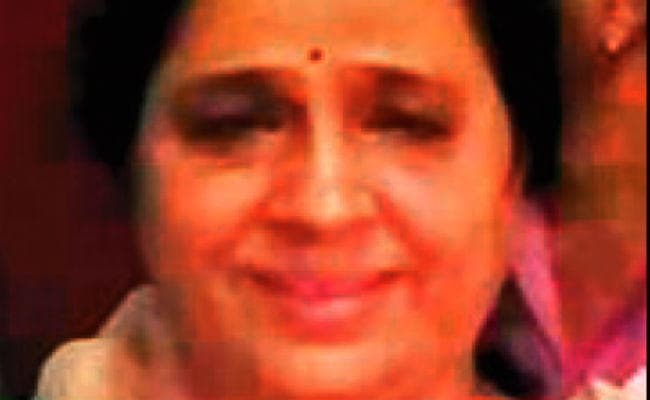 कोलकाता : तृणमूल पार्षदों से वोट मांग रही हैं भाजपा उम्मीदवार