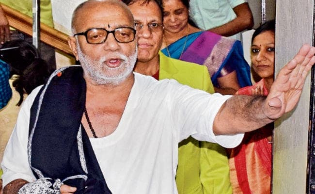 मोरारी बापू ने कहा, अयोध्या में आपसी सहमति से बने राम मंदिर, इधर, बेगूसराय में साहित्य महाकुंभ के आयोजन की तैयारी पूरी