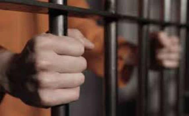 रंग के पैकेट में छुपा कर बेच रहे थे अफीम, अदालत ने सुनाई इतने सालों की सजा