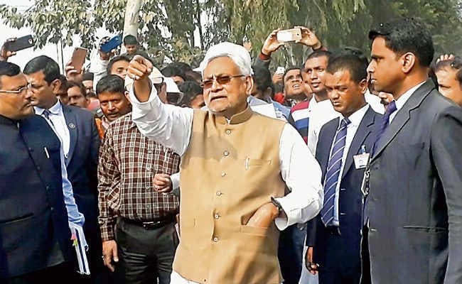 सीएम ने छह घंटें तक सड़कों का किया निरीक्षण : एलिवेटेड सड़क, फुट ओवरब्रिज और अंडरपास जल्द बनाने का आदेश