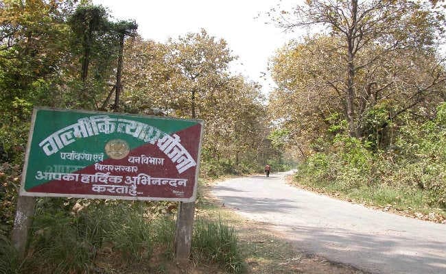 वाल्मीकि अभयारण्य की 5400 एकड़ भूमि पर नेपाल का कब्जा