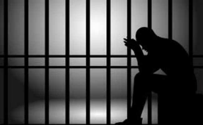 कोलकाता : रईसों की तरह जिंदगी गुजारने का था शौक, अब सलाखों के पीछे गुजार रहे हैं जिंदगी
