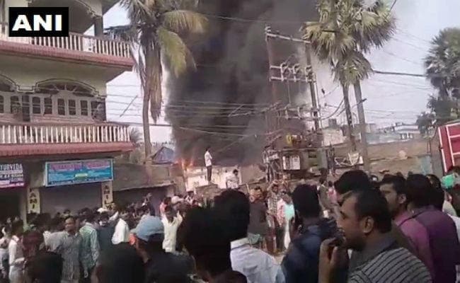 प्लास्टिक फैक्ट्री में लगी भीषण आग, कड़ी मशक्कत के बाद आग पर काबू पाया गया