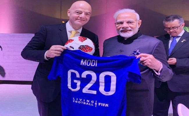 अर्जेंटीना में फुटबॉल जर्सी के साथ नजर आये प्रधानमंत्री मोदी