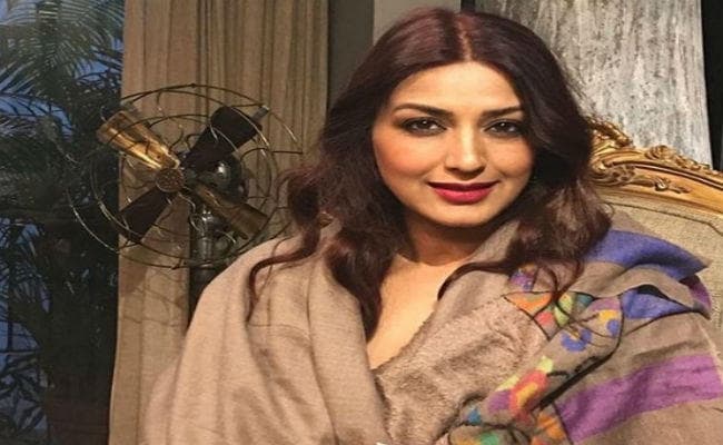 कैंसर से जंग लड़ रही सोनाली बेंद्रे, अमेरिका से इलाज कराने के बाद लौटेंगी मुंबई
