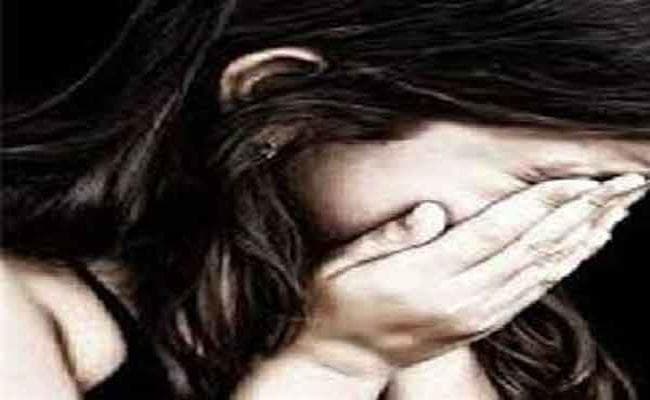 अफगानिस्तान : कर्ज चुकाने के लिए बेटियों को बेच रहे पिता, चार महीने में 161 बच्चियों की लगायी गयी बोली