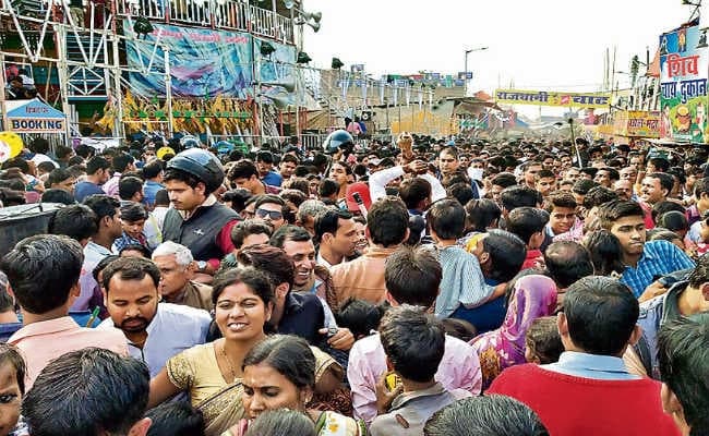 सारण : उत्सवी रंग में रंगा सोनपुर मेला, मस्ती के मूड में दिखे लोग