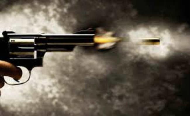 पटना में छापेमारी करने गयी पुलिस पर हमला, गोलीबारी में एक सिपाही की मौत
