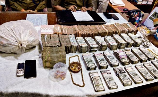 बेगूसराय : 30 लाख के साथ शराब माफिया गिरफ्तार