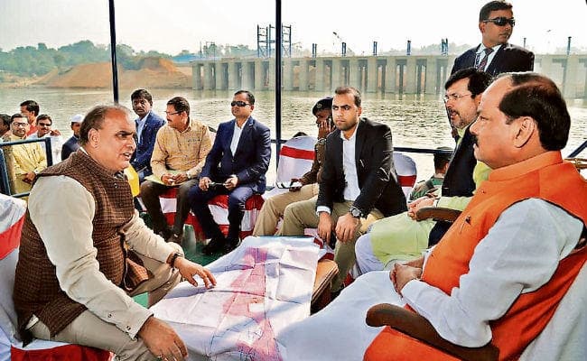 दुमका में बोले मुख्यमंत्री रघुवर दास, सोरेन परिवार मार रहा है आदिवासियों का हक