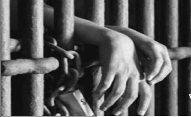 जमशेदपुर  : मां ने बच्‍चों को बनाया घर में कैदी, स्कूल जाना भी करा दिया था बंद, पुलिस ने मां की कैद से मुक्त कराये दो बच्चे