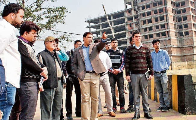 रांची : हरमू नदी की दुर्दशा देख भड़के नगर विकास सचिव, अधिकारियों से कहा, शहर का गंदा पानी हरमू नदी में गिर रहा