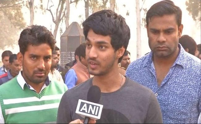 बुलंदशहर हिंसा: शहीद इंस्पेक्टर सुबोध सिंह के बेटे ने कहा- हिंदू मुस्लिम विवाद ने पिता की जान ले ली