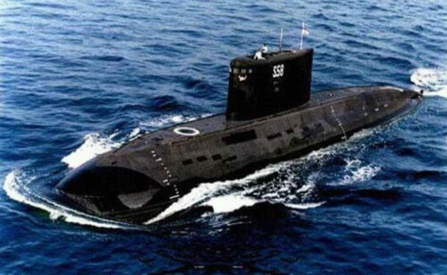भारतीय नौसेना दिवस: चलती-फिरती बम होती है पनडुब्बी, जान जोखिम में डाल की देश सेवा