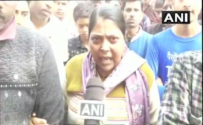 बुलंदशहर हिंसा: बोली शहीद की बहन- हमें पैसे नहीं चाहिए, सीएम केवल गाय-गाय करते हैं