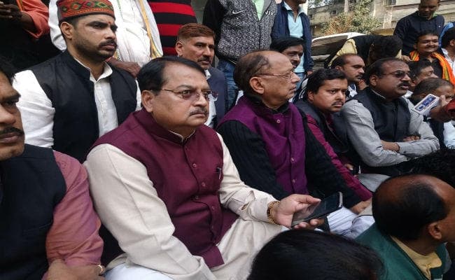 PU छात्र संघ चुनाव : अपनी ही सरकार के खिलाफ थाने में धरने पर बैठे भाजपा के कई विधायक