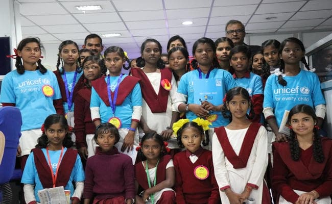 प्रभात खबर पहुंचे बाल पत्रकार, समझा कैसे काम करता है अखबार