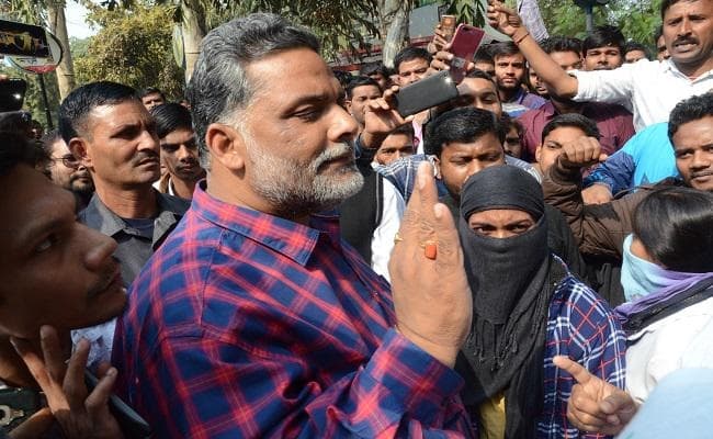 पप्पू यादव ने आंदोलनरत नर्सिंग छात्राओं को दिया समर्थन, कहा- बिहार में बेटियों की सुरक्षा भगवान भरोसे