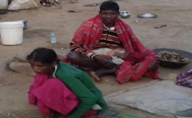 जीवन-मौत के बीच दिन काट रही सुकरी मुंडा, पैसे के अभाव में नहीं हो पा रहा इलाज