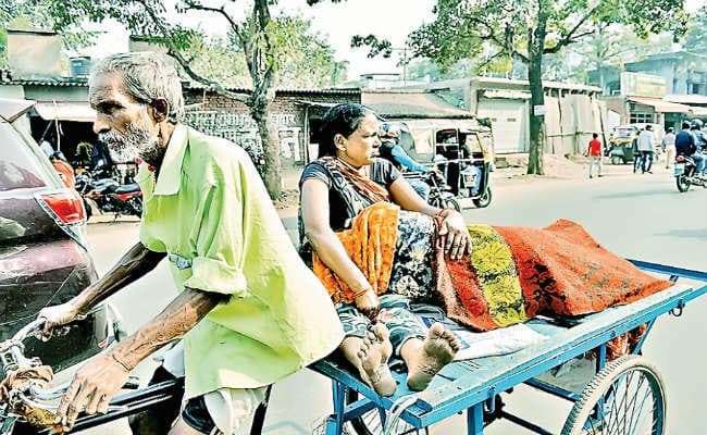 जमशेदपुर : नहीं मिली एंबुलेंस, तो ऐसा करने के लिए मजबूर हो गया ये परिवार