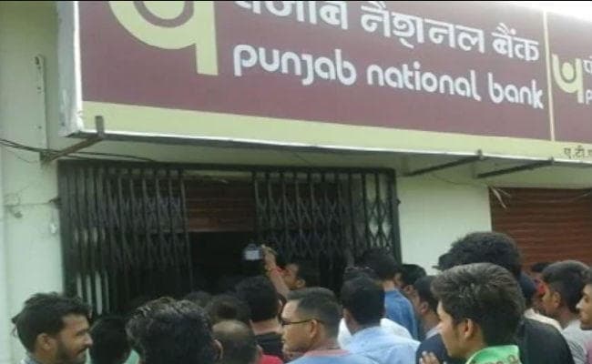 दुमका के पीएनबी में 35 लाख की डकैती