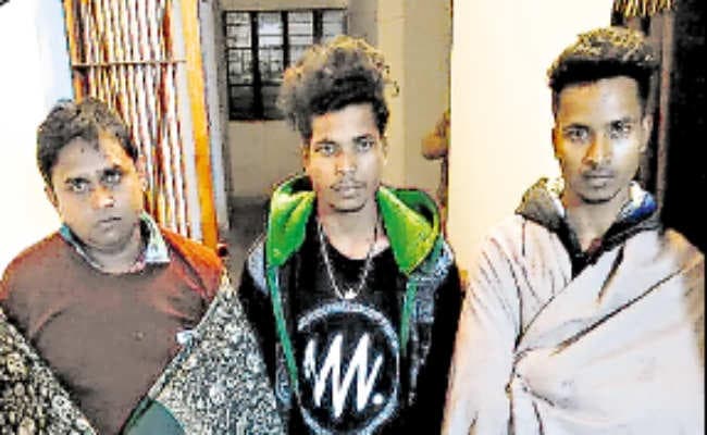 देवघर  : साइबर डीएसपी ने पालोजोरी के कुशमाहा व चितरा मोड़ में की छापेमारी, सिम कार्ड विक्रेता सहित तीन युवक गिरफ्तार