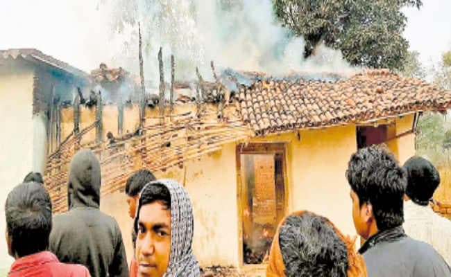 गिरिडीह : सिलेंडर में विस्फोट से घर में लगी आग, बाल-बाल बचा परिवार