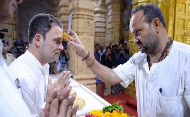 बोलीं स्मृति ईरानी- चुनाव नजदीक आते ही राहुल गांधी बन जाते हैं शिवभक्त