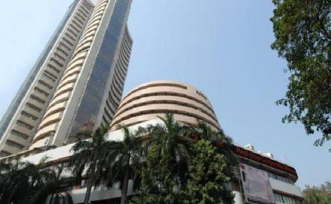 शुरुआती कारोबार में 200 अंक से ज्यादा गिरा सेंसेक्स