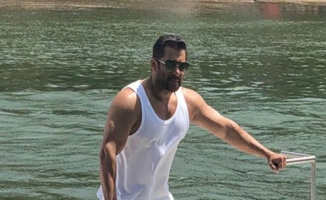 ‘फोर्ब्स इंडिया'' सूची : दबंग सलमान सबसे अधिक कमाई करने वाले सितारे, कोहली ने धौनी को किया पीछे