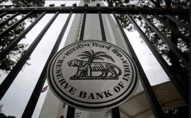 RBI ने रेपो-रिवर्स रेपो रेट यथावत रखी, बैंकों को कर्ज बढ़ाने के लिए किया प्रोत्साहित