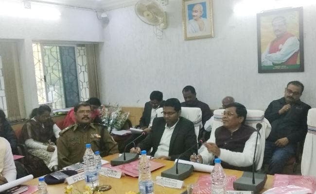 गुमला :  सांसद सुदर्शन भगत ने बसिया-सिसई सड़क मार्ग मार्च तक पूरा करने का दिया निर्देश