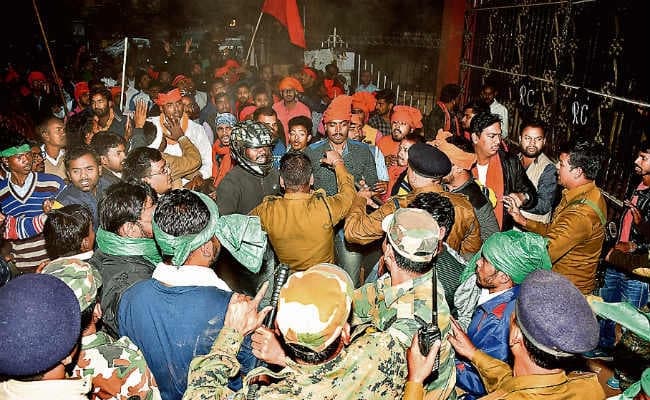 रांची : ....जब अभाविप व एसीएस कार्यकर्ताओं में हुई झड़प, पुलिस ने खदेड़ा