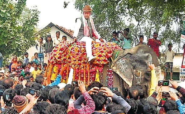 सारठ : …..जब हाथी पर सवार होकर शिलान्यास करने पहुंचे कृषि मंत्री रणधीर सिंह