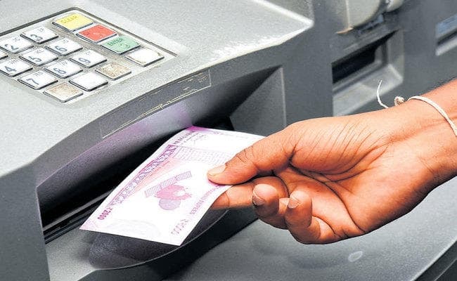 अगर आप डेबिट कार्ड लाना भूल गये हों तो कोर्इ बात नहीं, अब आप यूपीआर्इ के जरिये भी एटीएम से निकाल सकते हैं पैसा