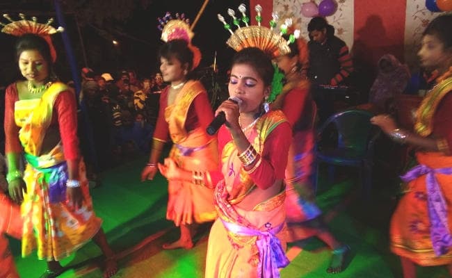 विरासत में मिले पारंपरिक झुमर संगीत को आगे बढ़ा रही हैं दीपा