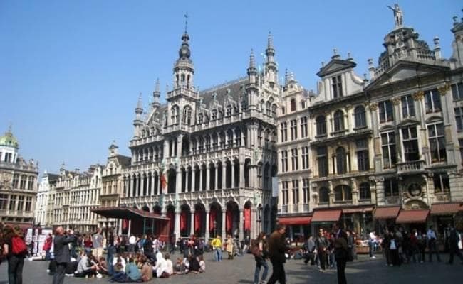 पर्यटकों को आकर्षित करने के लिए बीयर और बॉलीवुड का इस्तेमाल